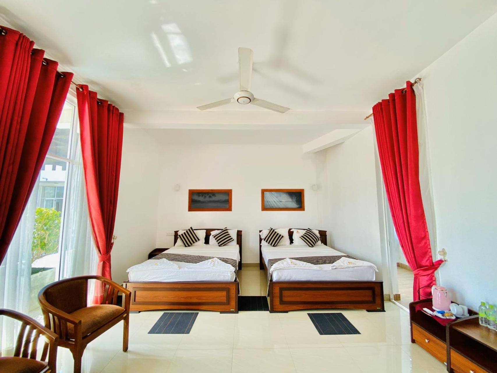 Ceylan Lodge Anuradhapura Buitenkant foto