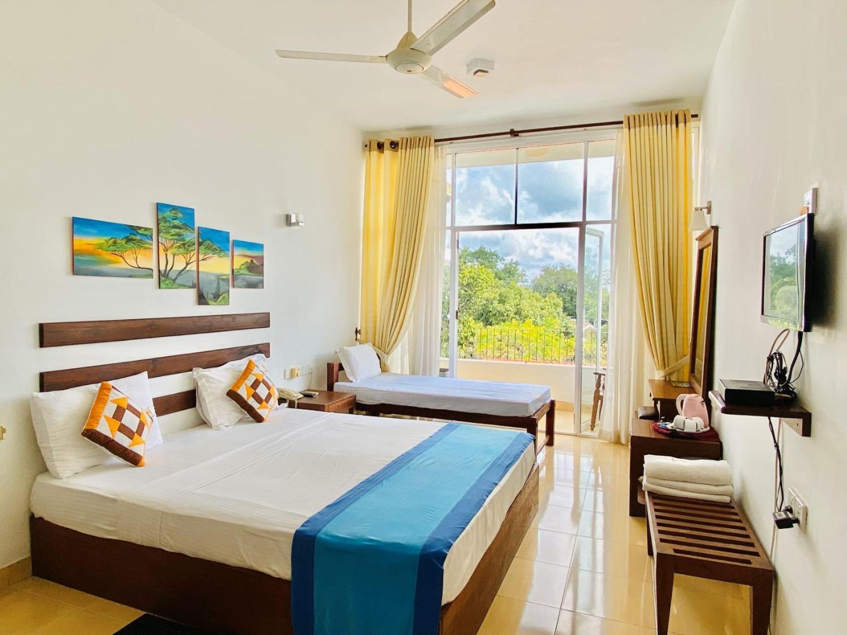 Ceylan Lodge Anuradhapura Buitenkant foto