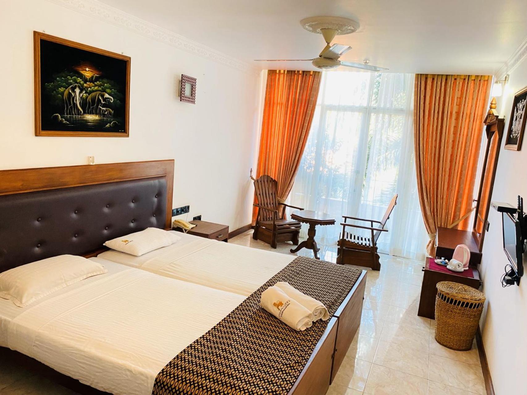 Ceylan Lodge Anuradhapura Buitenkant foto