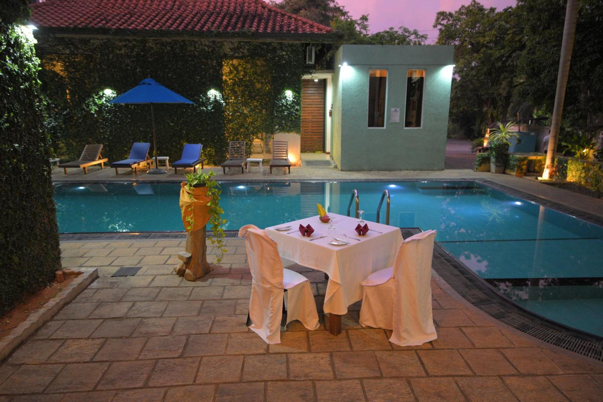 Ceylan Lodge Anuradhapura Buitenkant foto