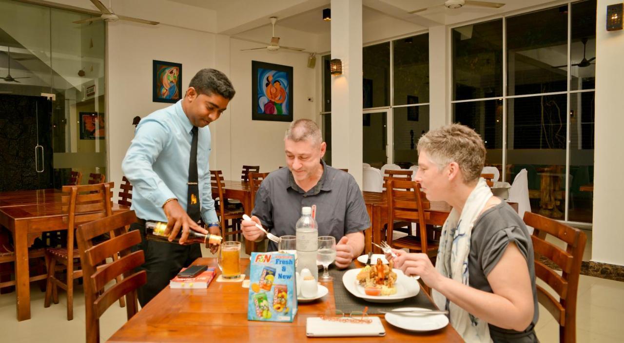 Ceylan Lodge Anuradhapura Buitenkant foto